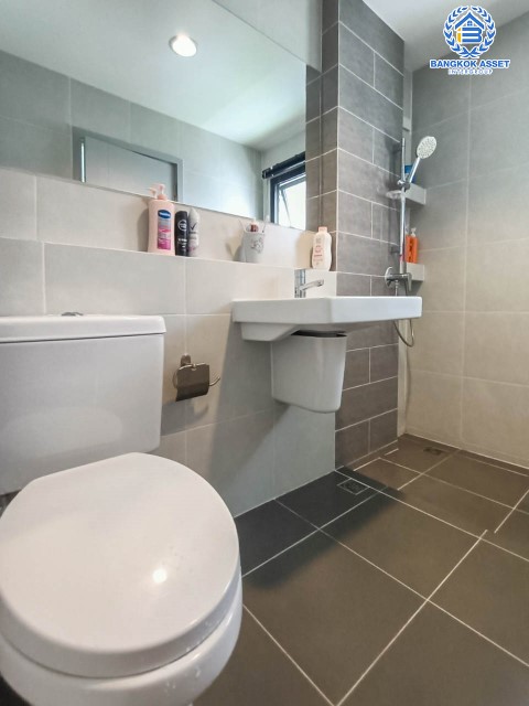 *****บ้านเดี่ยวมือสองย่านนนทบุรี ม.เพฟ ปิ่นเกล้า-ศาลายา เนื้อที่กว้างขวางมากถึง 54.40 ตร.ว. ฟังก์ชัน 3 ห้องนอน 3 ห้องน้ำ ที่จอดรถ 2 คัน บ้านสวยสไตล์โมเดิร์น มีพื้นที่รอบ ๆ บ้าน โครงการตั้งบนทำเลแห่งการเดินทาง เชื่อมต่อถนนกาญจนาภิเษก ใกล้รถไฟฟ้าสายสีแดงอ่อน "สถานีศาลายา" จองเลย!